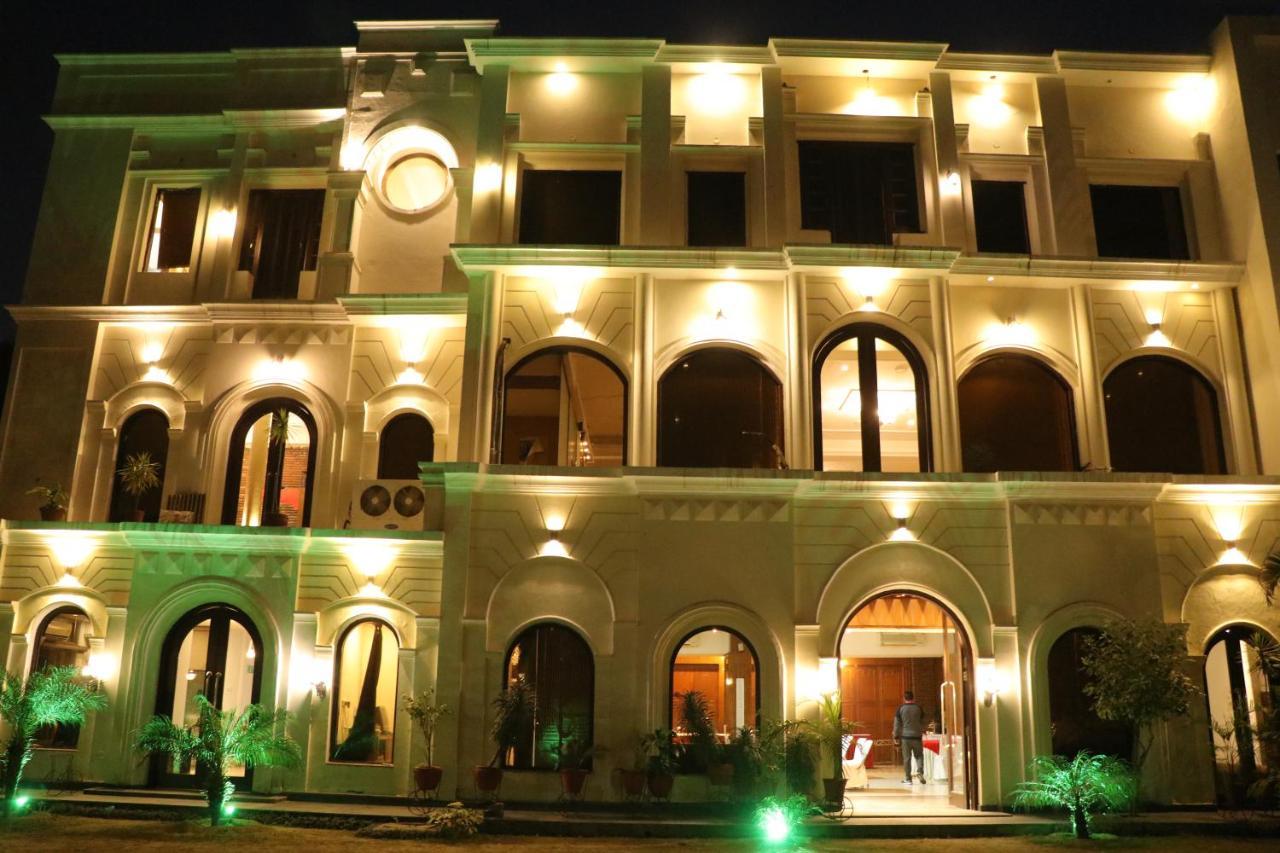 Hotel Pushap Palace Patiāla Exteriér fotografie