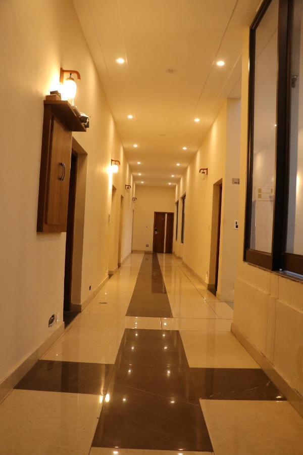 Hotel Pushap Palace Patiāla Exteriér fotografie