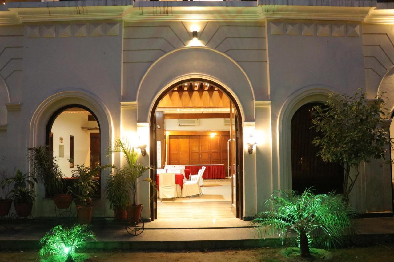 Hotel Pushap Palace Patiāla Exteriér fotografie