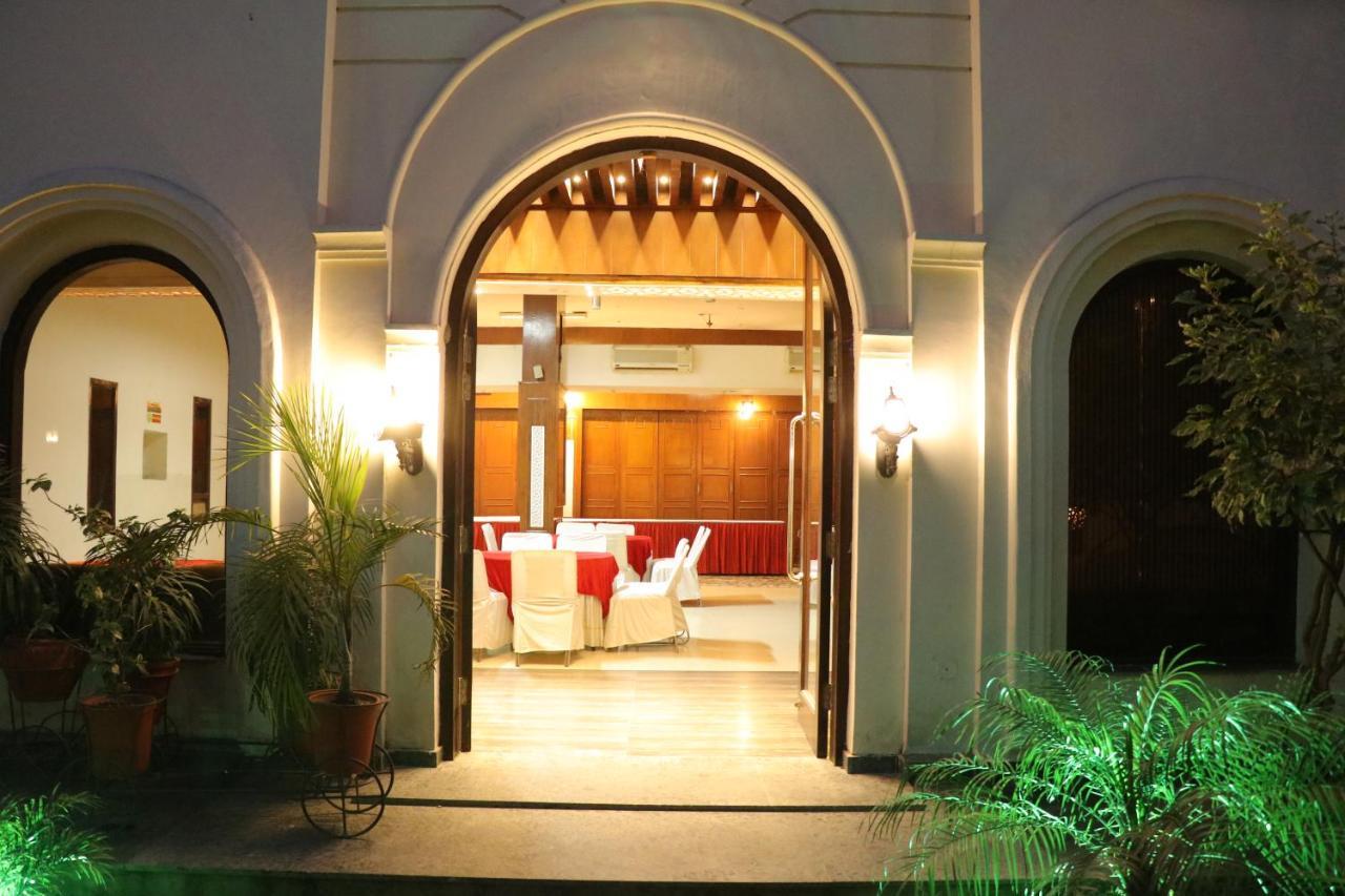 Hotel Pushap Palace Patiāla Exteriér fotografie