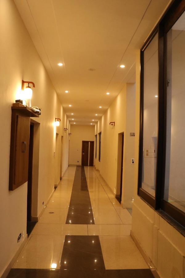 Hotel Pushap Palace Patiāla Exteriér fotografie
